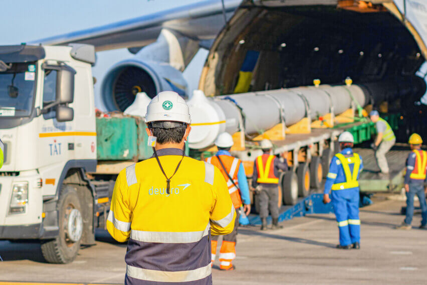 Nine Urgent Air Charters between Thailand and the USA: Loading operations at U-Tapao Airport, Thailand, supervised by the local deugro Thailand teams