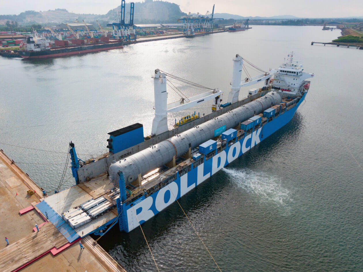 For the Long Son project, in times of severely limited vessel and vessel space capacities due to the COVID-19 pandemic, altogether 55 heavy lift vessels were timely chartered to ensure the delivery of 155 breakbulk shipments.