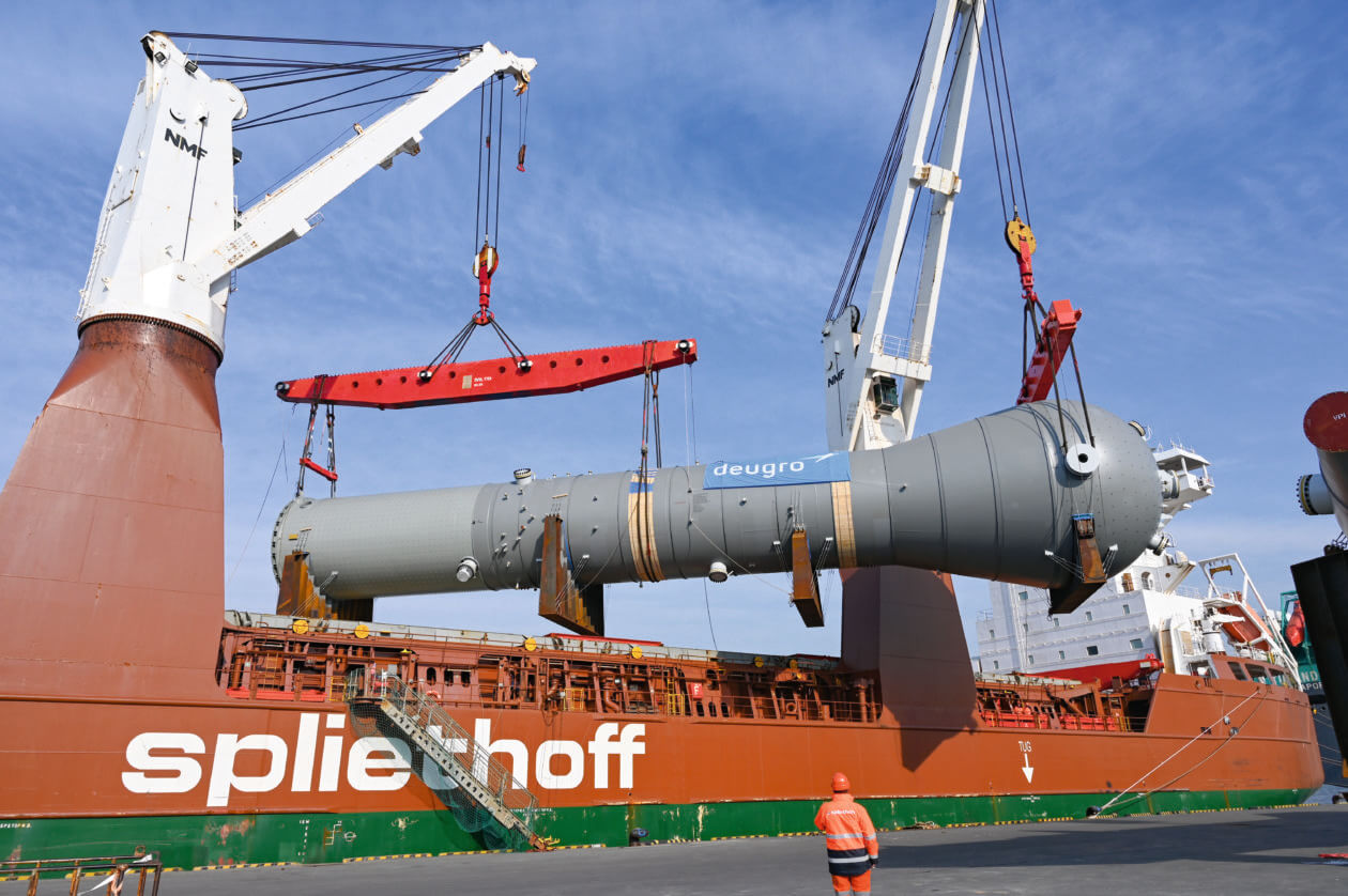 EGAT Project, Loading operations at the Port of Masan, South Korea