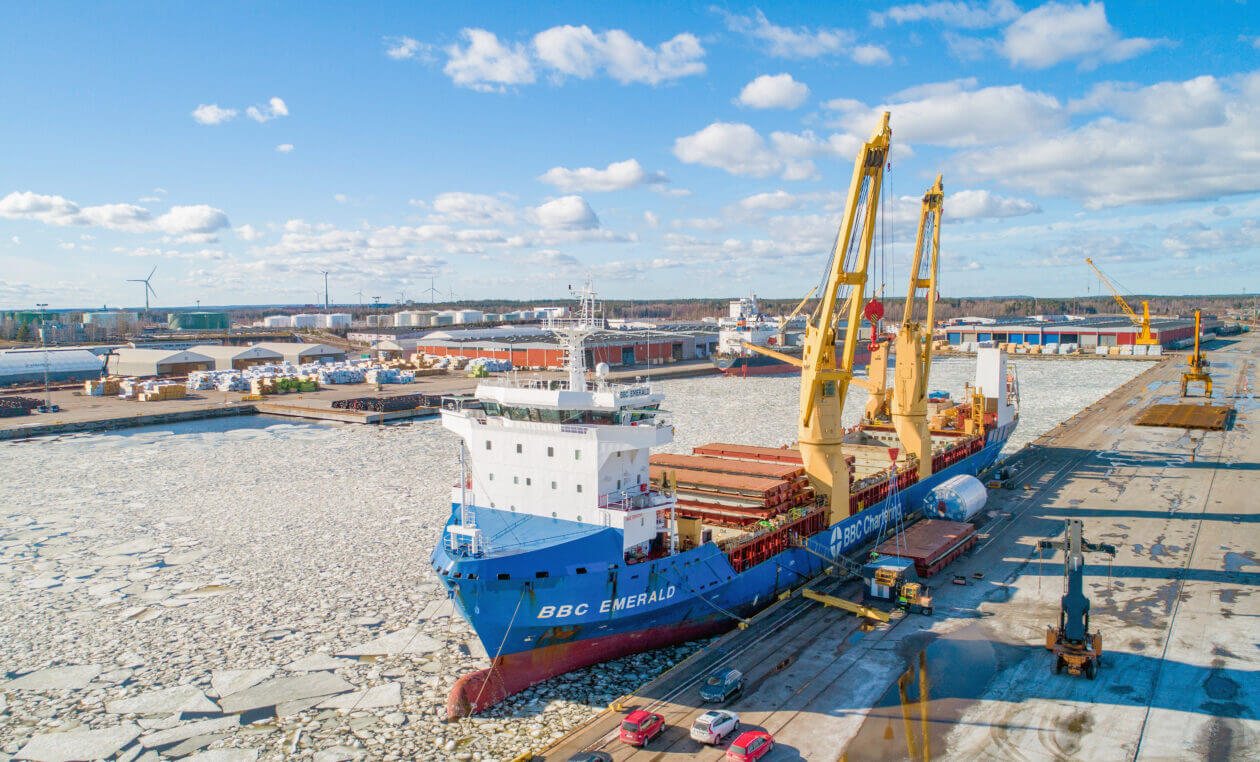 For the delivery of 263,300 FRT of cargo for the UPM Taurus Project in Uruguay, a total of 22 breakbulk vessels were identified and chartered.