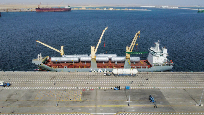 Oman Heavy Lift Project, Loading operations at the port of Duqm, Oman