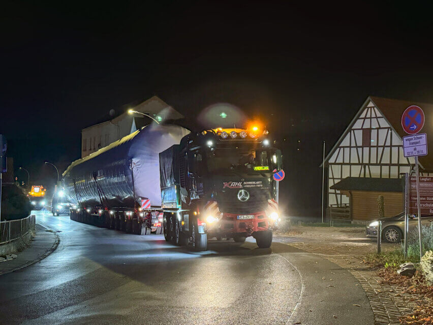 Carbon Capture and Utilization (CCU) Facility in the Cement Industry, On-carriage of the tanks to the construction site by night